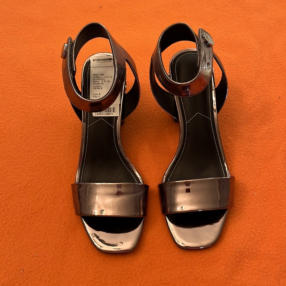 KENDALL + KYLIE Sophie2 sandals, size 6.5, pewter w